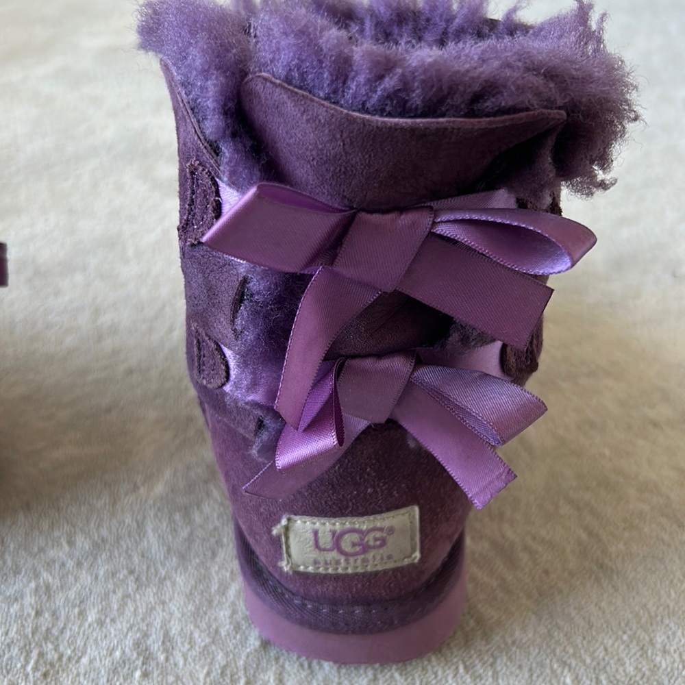 Ugg girls boots w bow ties